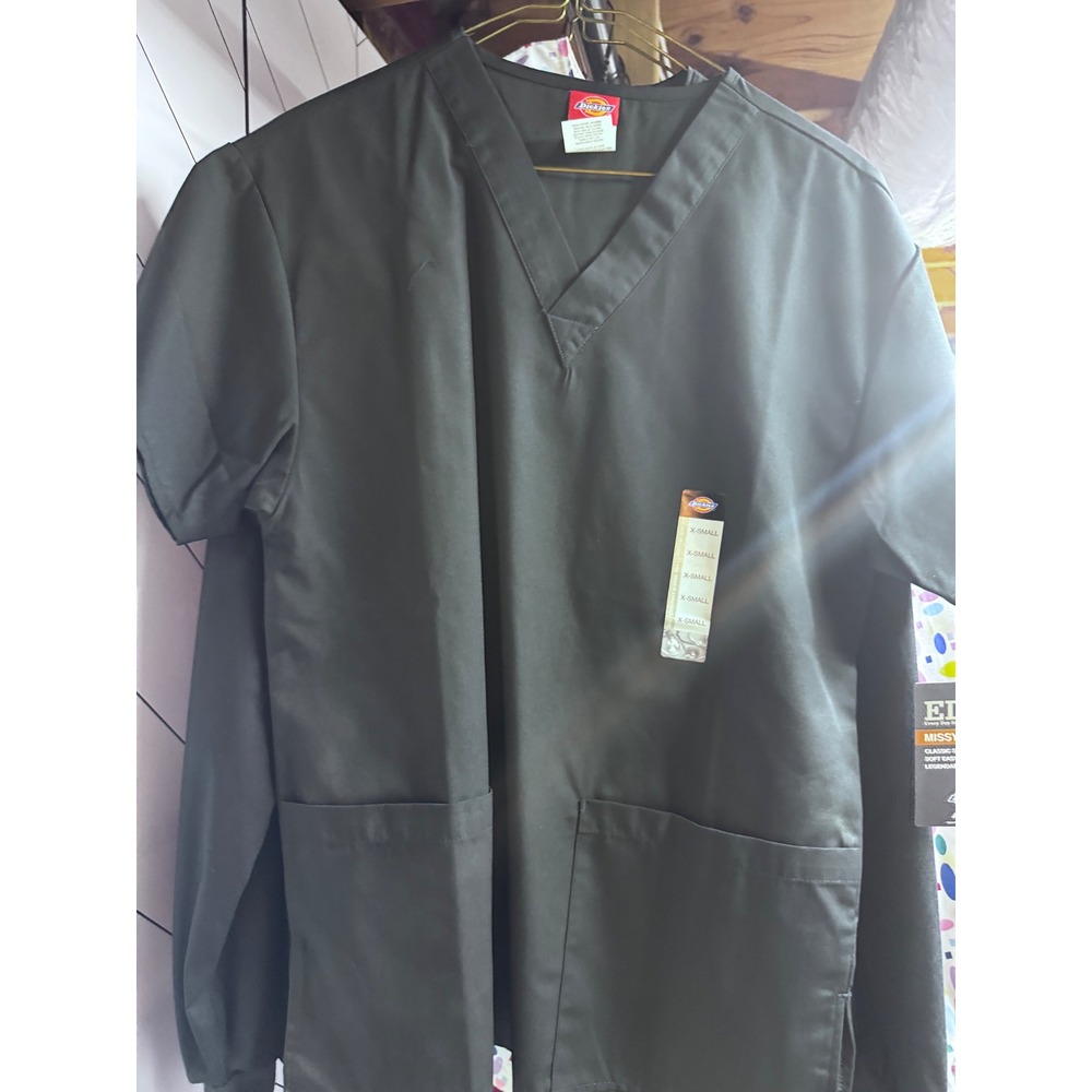 Dickies EDS Everyday Scrubs Missy Fit V-Neck Top Black XS 810506 NEW